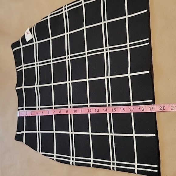 Milano Size S Black and White Windowpane Bodycon Midi Skirt, NEW - Picture 5 of 9